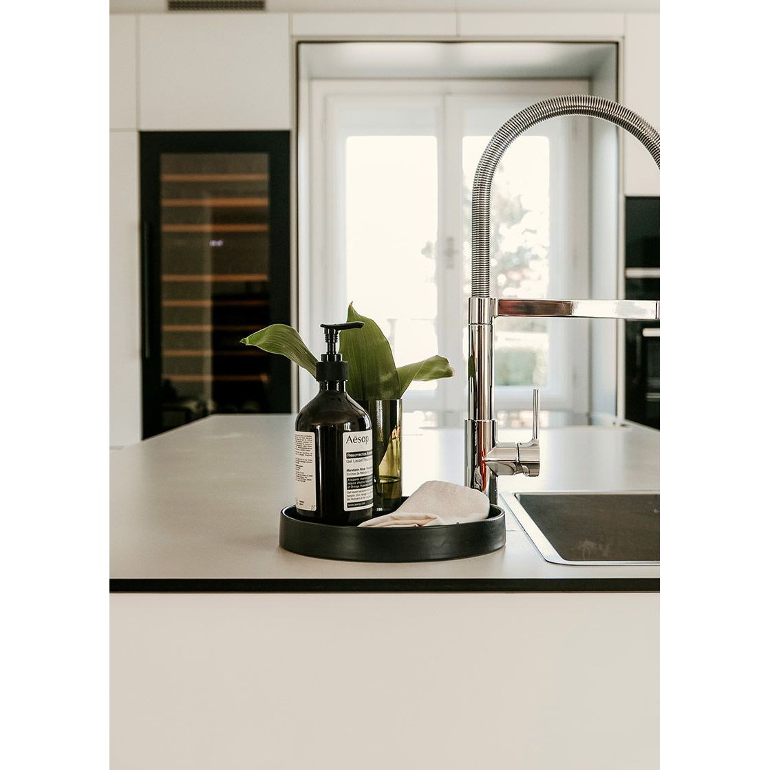 mQuvée - Integrated Wine Cooler - WineKeeper 70D Anthracite Black