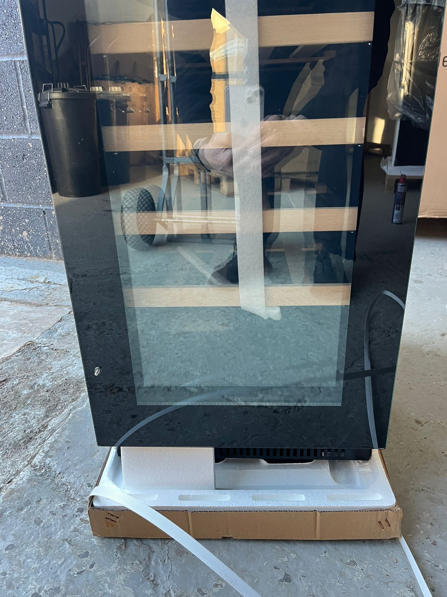 GRADED - Dunavox DAUF-32.83B - 400mm - Built In Undercounter - Single Zone